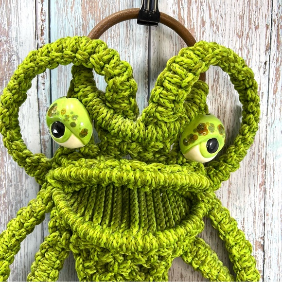 King Kroker the Frog Macrame Towel Holder Vintage 1977 Wall Hanging Boho - Picture 2 of 10